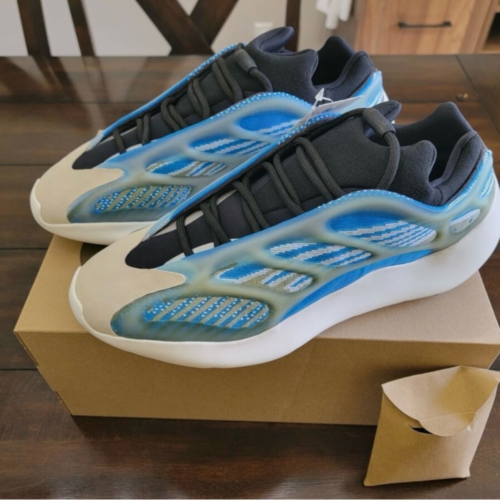 Yeezy 700 Arzareth